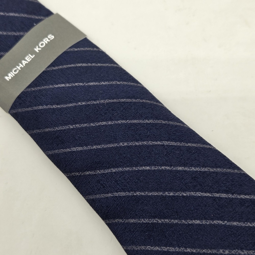 Michael Kors 100%  Silk Mens Necktie Stripe Textured  Navy Blue‎